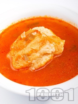 Доматена супа с галушки с телешка кайма, праз лук и коркови - снимка на рецептата